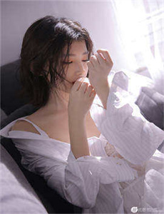 《超级恋人-商场员工女厕所露脸视频》