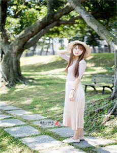 《抬起一条腿对正往里怼会疼吗-男人和美女睡觉亲嘴》